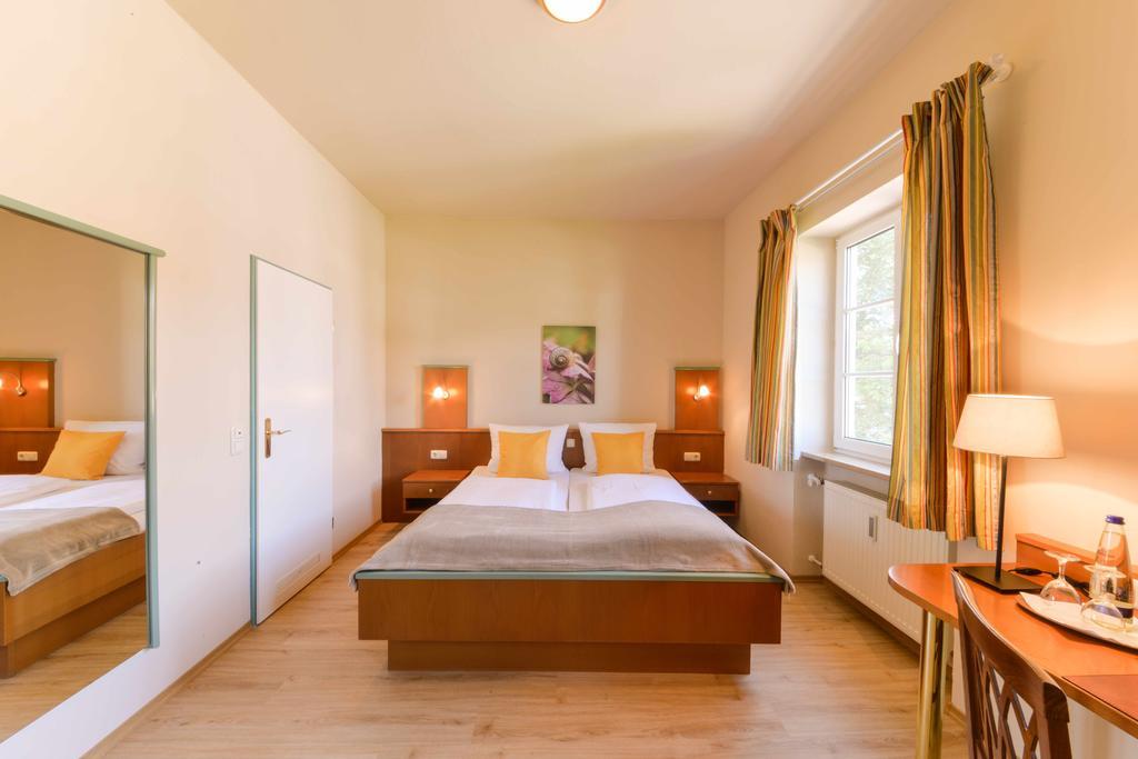 Hotel Boardinghouse Pfarrkirchen Chambre photo